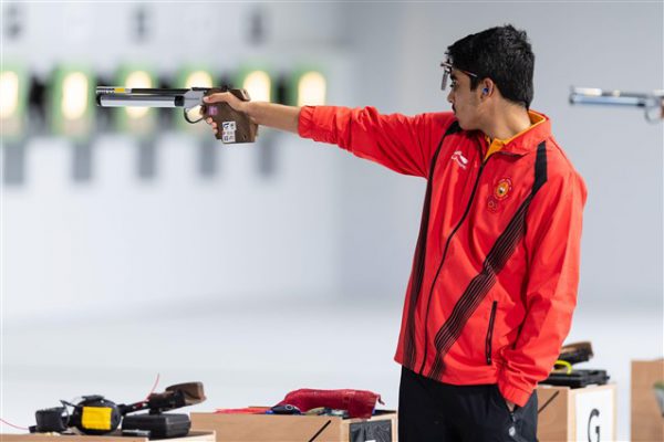 One day after his teammate Manu Bhaker won the women’s final, the 16-year-old Indian shooter dominated the men’s one, finishing with a 7.5-point advantage on silver medal winner Sung Yunho of the Republic of Korea. The bronze medal was awarded to Jason Solari of Switzerland.